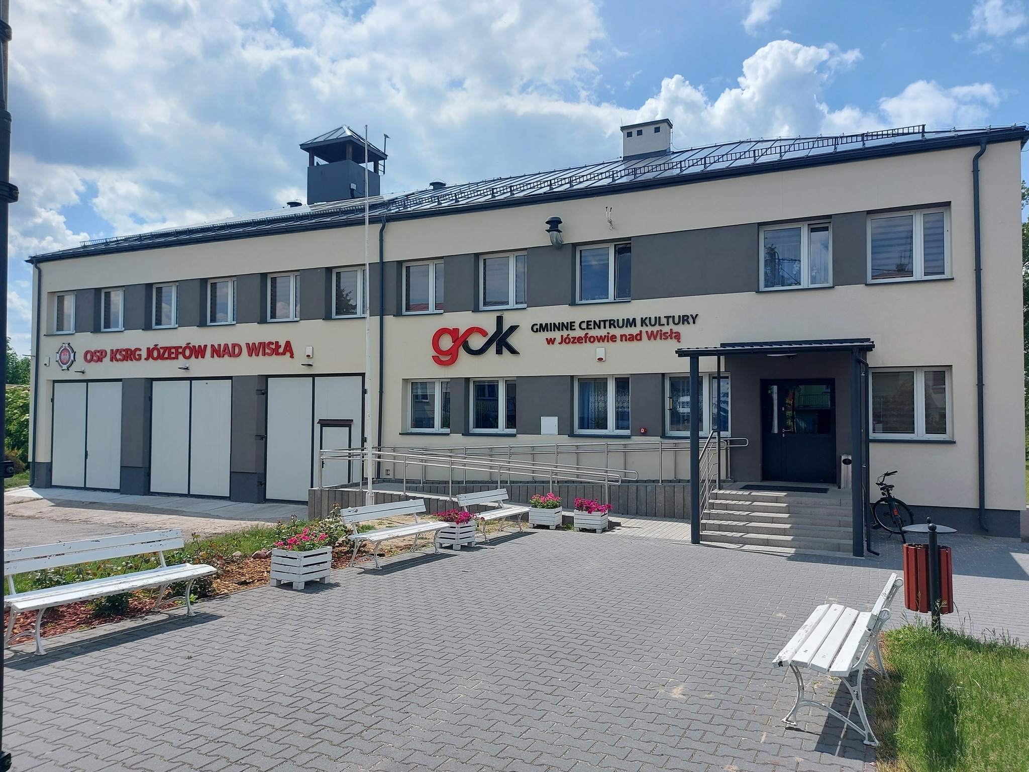 Budynek Gminnego Centrum Kultury w Józefowie nad Wisłą